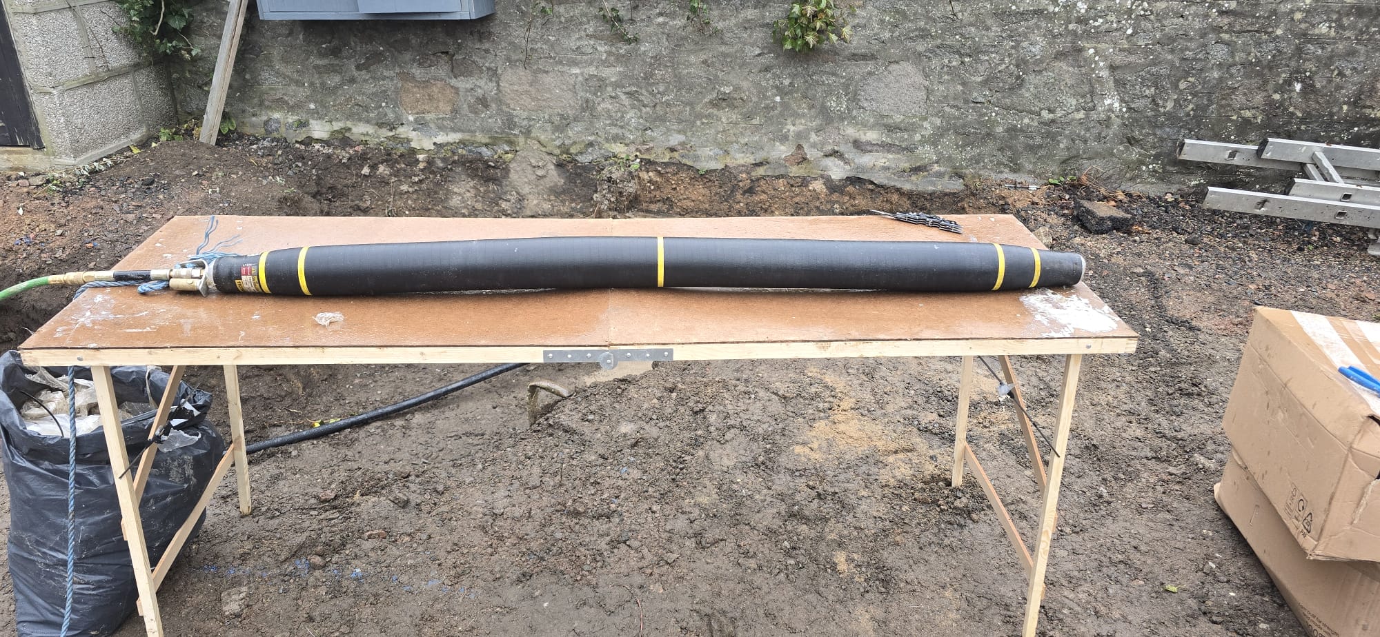 Inflatable packer laid out and checked before lining